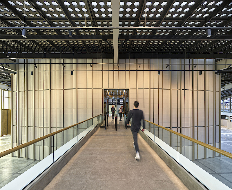 <span style="color:#d90b05;">Custom interior for </span><br /> Rotterdam’s iconic WTC WTC Rotterdam