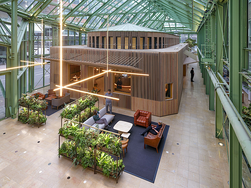 <span style="color:#d90b05">Brightly lit meeting place in protected</span><br /> ministerial building Ministry of Agriculture, Fisheries, Food Security and Nature – The Hague